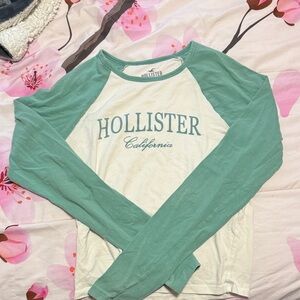Hollister Women's Teal and Cream Long Sleeve Tee